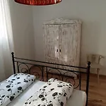 2 Bedroom Near Heroes Square *