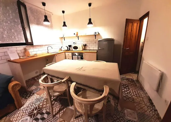 2 Bedroom Near Heroes Square アパート *