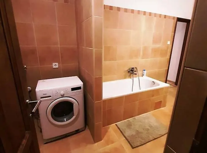 アパート 2 Bedroom Near Heroes Square *