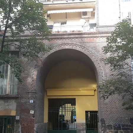 2 Bedroom Near Heroes Square Apartment