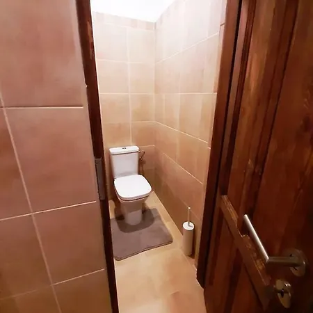 2 Bedroom Near Heroes Square