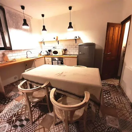 2 Bedroom Near Heroes Square 公寓 *