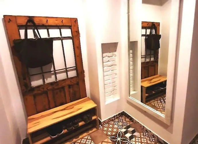 2 Bedroom Near Heroes Square