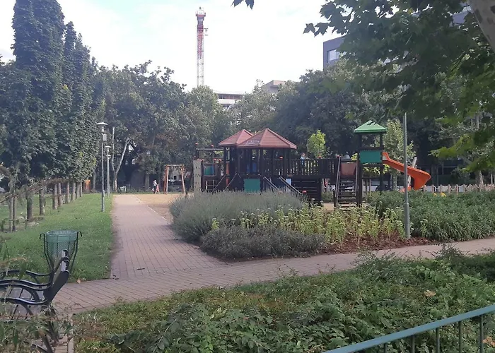 2 Bedroom Near Heroes Square Appartement