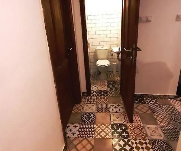 2 Bedroom Near Heroes Square *