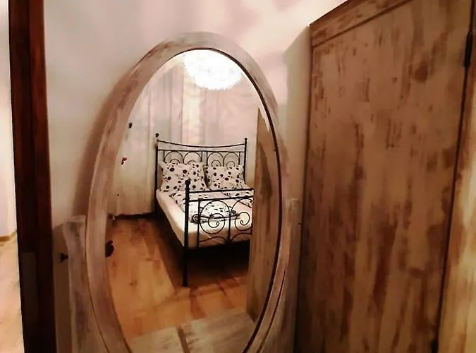 2 Bedroom Near Heroes Square
