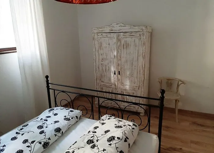 2 Bedroom Near Heroes Square *