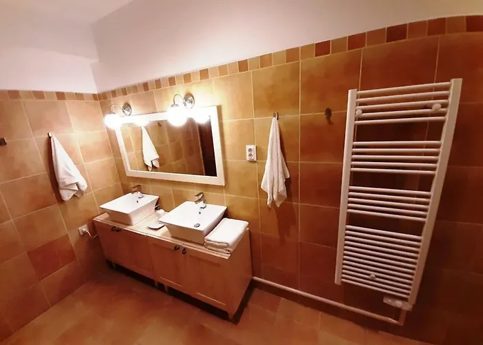 2 Bedroom Near Heroes Square Budapest