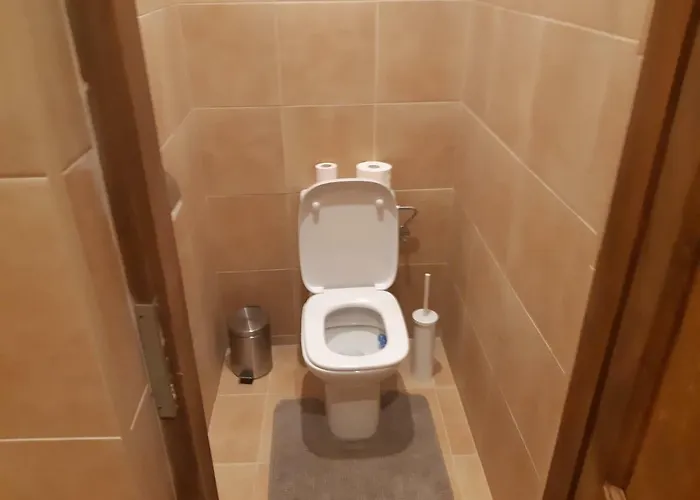 2 Bedroom Near Heroes Square