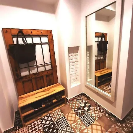 2 Bedroom Near Heroes Square