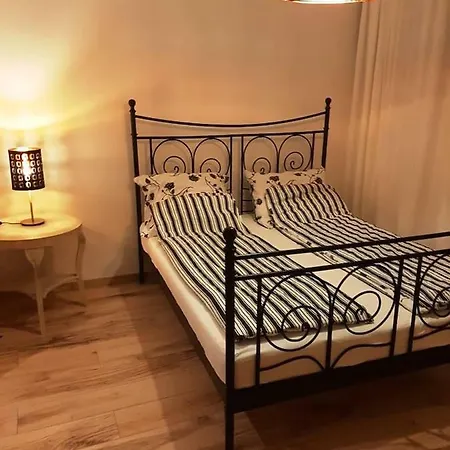Lägenhet 2 Bedroom Near Heroes Square *