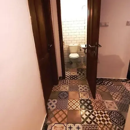 2 Bedroom Near Heroes Square *