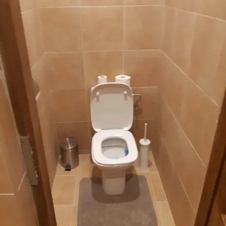 2 Bedroom Near Heroes Square
